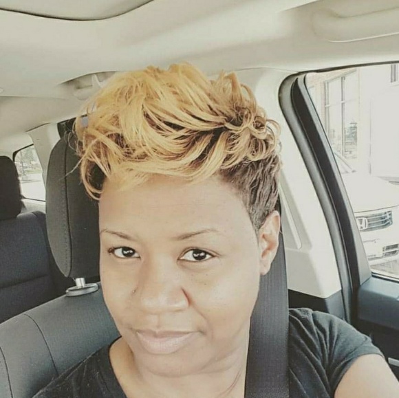 Meet your Posher, Moniqe - Picture 1 of 1